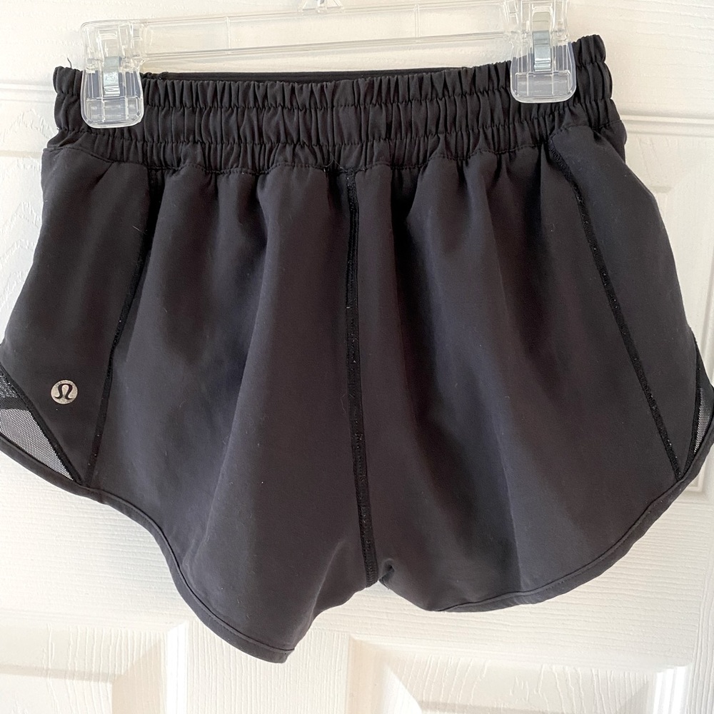 Lululemon Hotty Hot 2.5 shorts